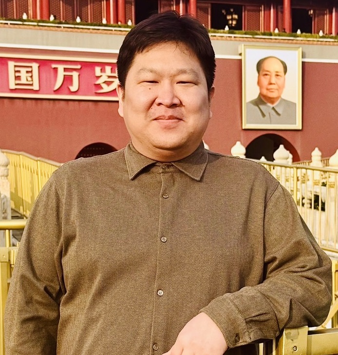 大会主席2.jpg